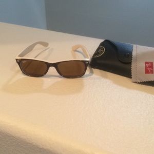 Ray-Ban women’s sunglasses🌻